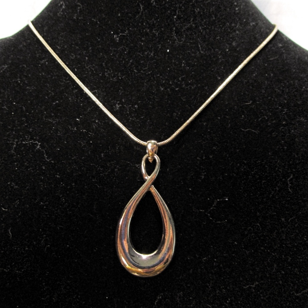 Gold necklace and pendant